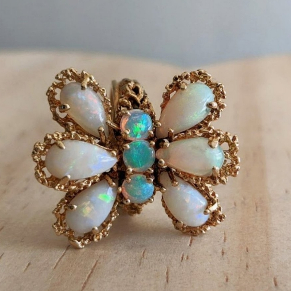 Unique 14kt Yellow Gold and Opal Women's Ring In Size 5